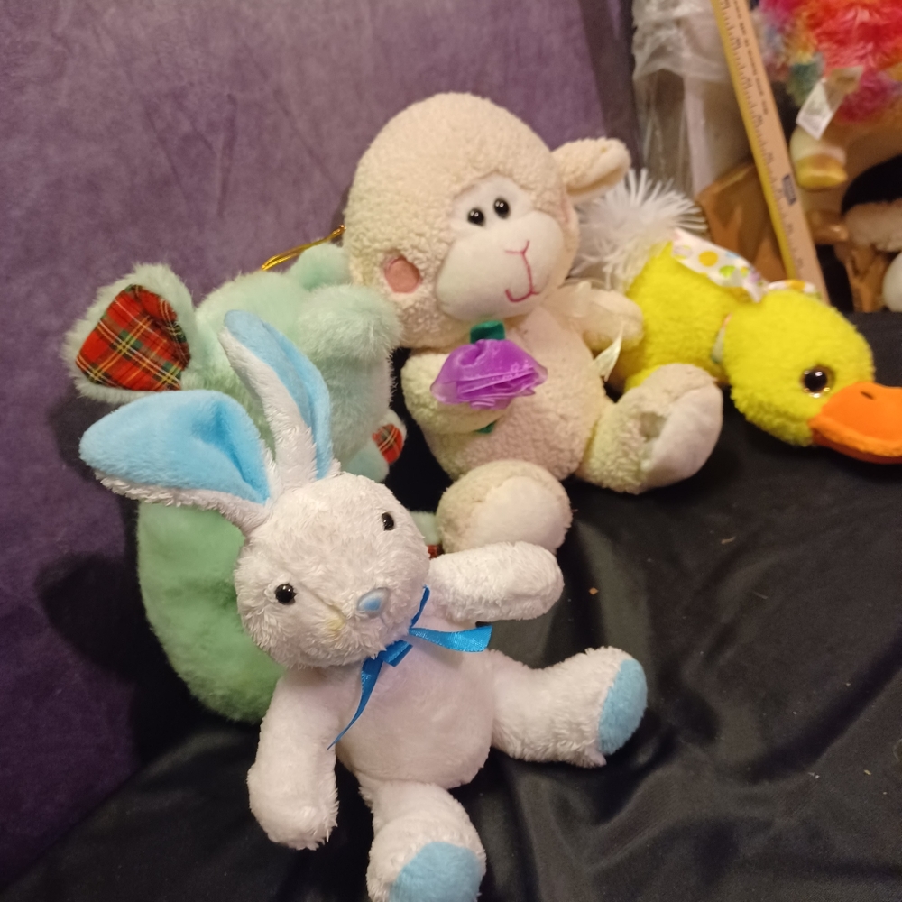 Easter Plush - Picture 3 of 4